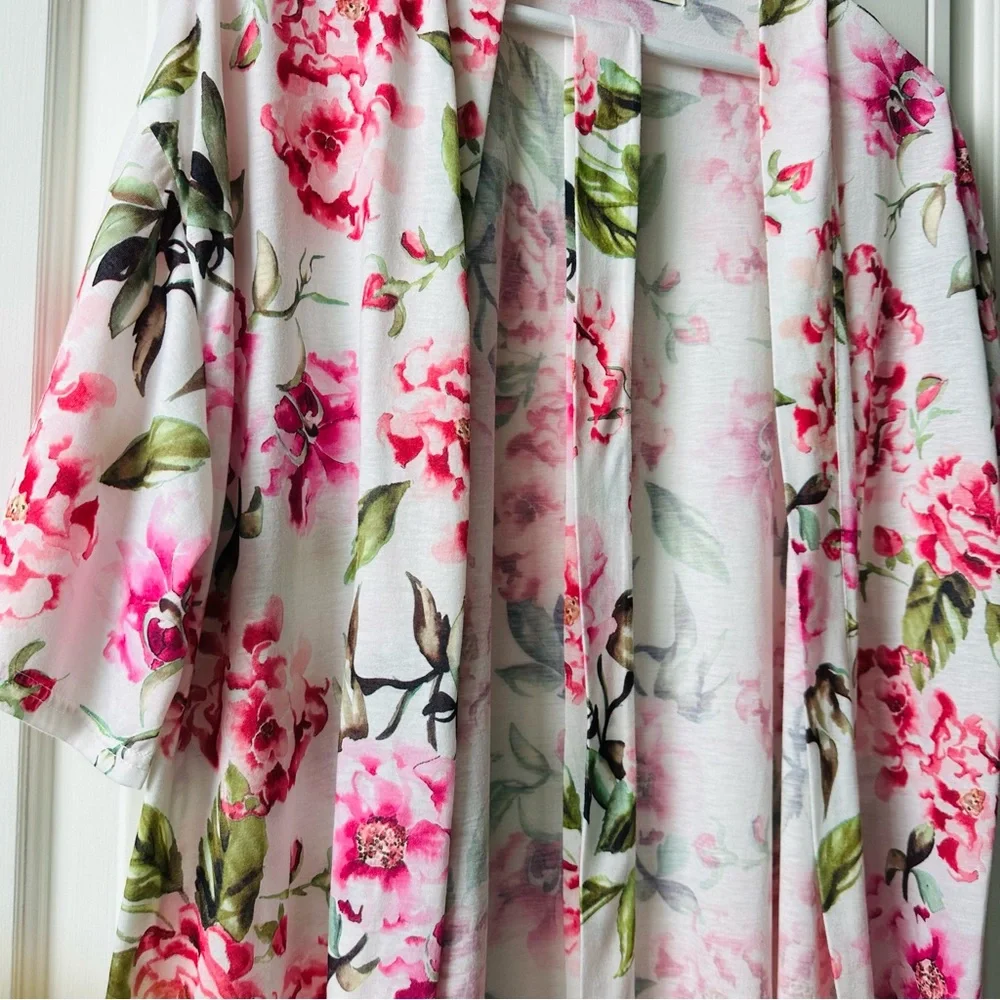 Show me your Mumu classy white and pink floral Brie Robe OS